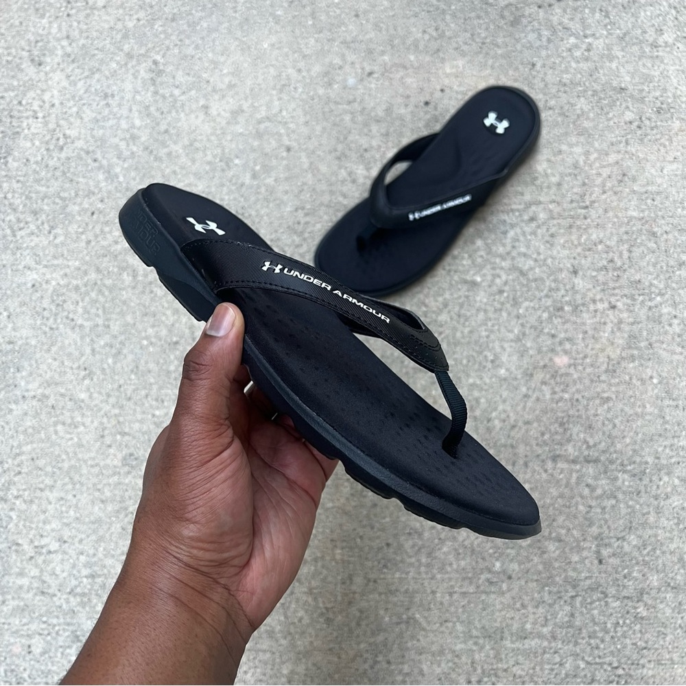 WMNS UNDER ARMOUR IGNITE ULTRAS COMFORTS THONGS FLIP FLOP FLOPS WHITES FOOTBEDS